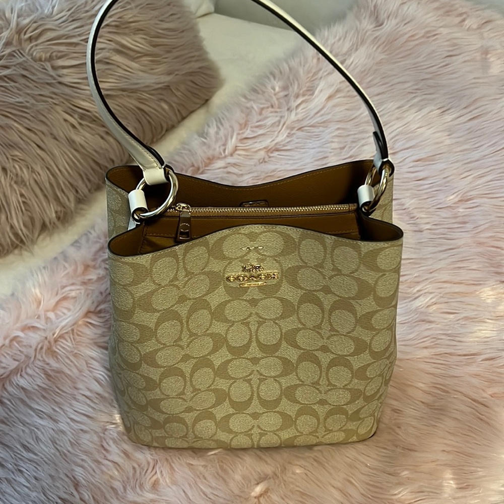 🌹SOLD🌹Coach Bucket Handbag